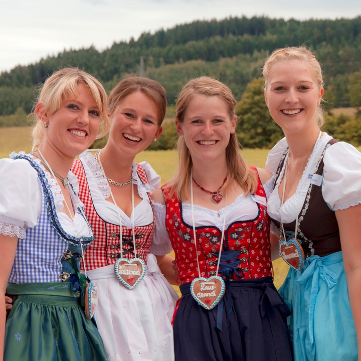 wommen-clothing-commercial-street-dirndl-62418_160_20
