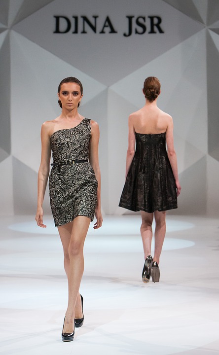 wommen-clothing-commercial-street-fashion-show-146710_160_20